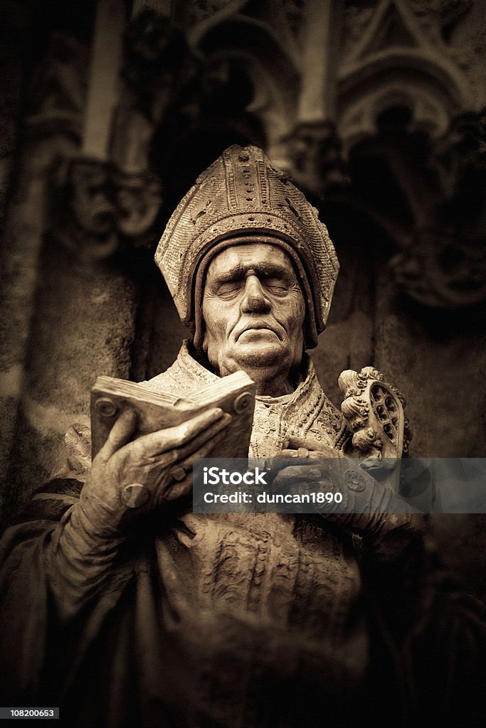 Kamień Statue of Bishop w Cathedral - Zbiór zdjęć royalty-free (Andaluzja)