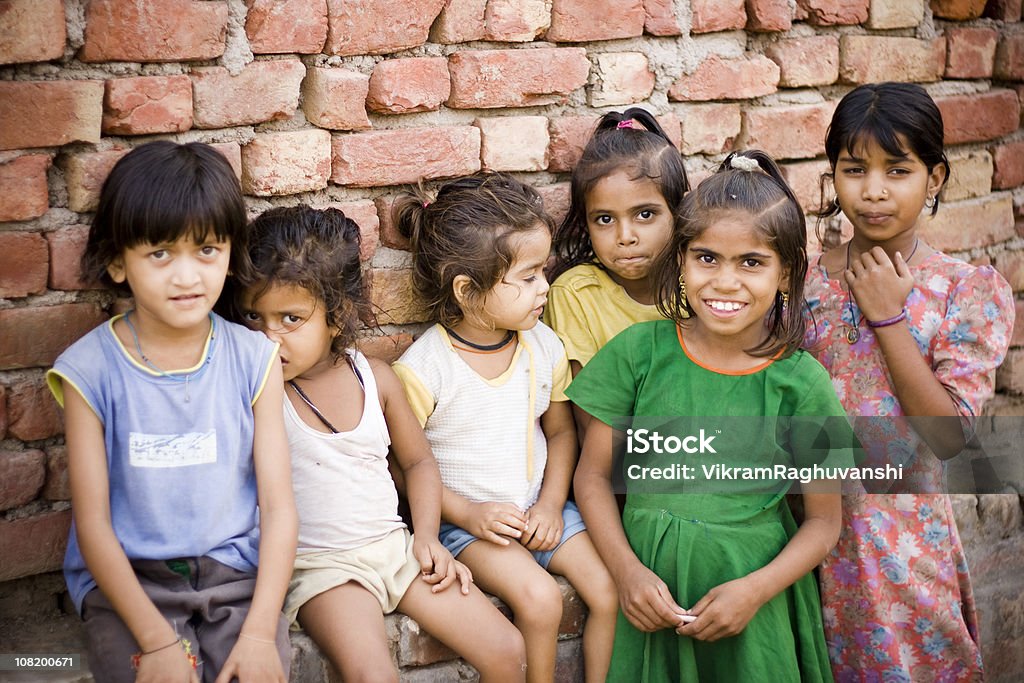 Groupe de joyeux jeunes filles indiens ruraux - Photo de 12-13 ans libre de droits