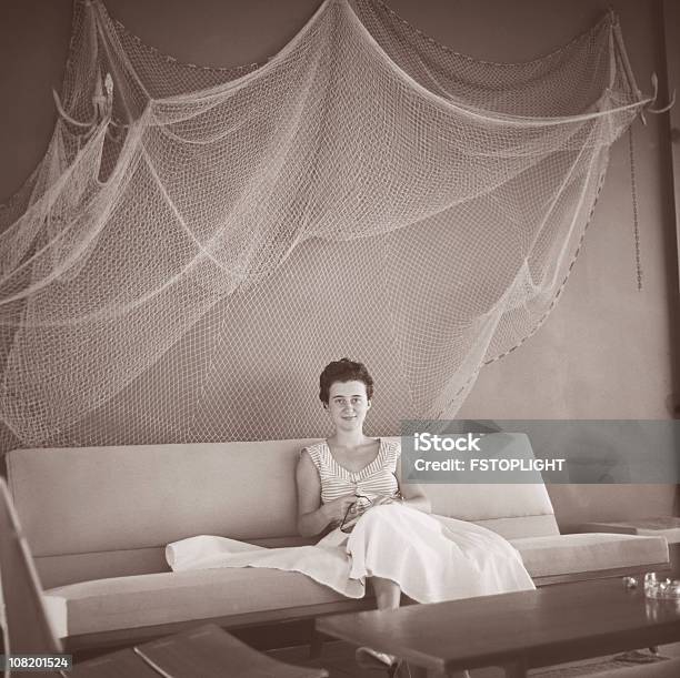 Retrato De Mulher Jovem - Fotografias de stock e mais imagens de Rede de Mosquito - Rede de Mosquito, Só Uma Mulher, Adulto