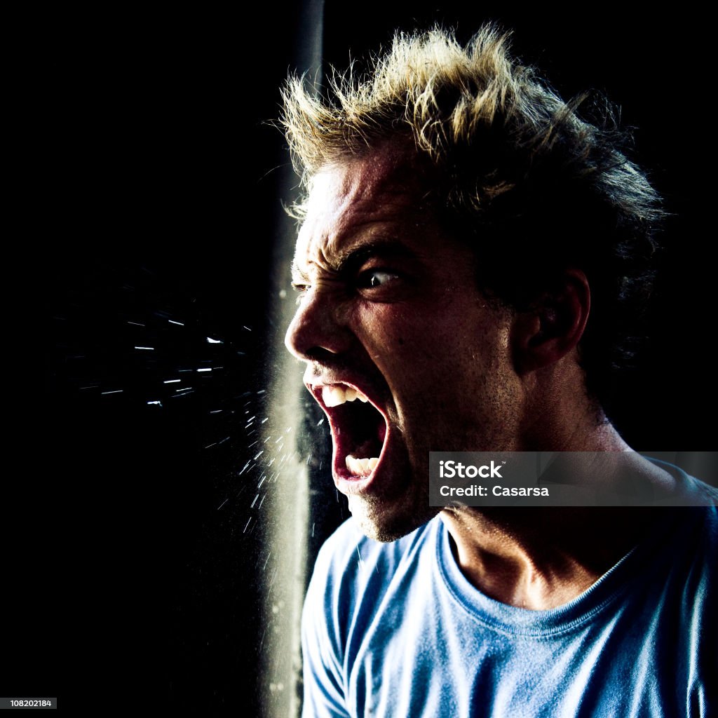 Wütend junger Mann mit schreien und Spucken - Lizenzfrei Spucken Stock-Foto