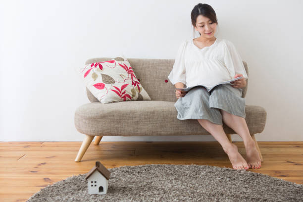 istock Pregnant woman Reading 1082025568