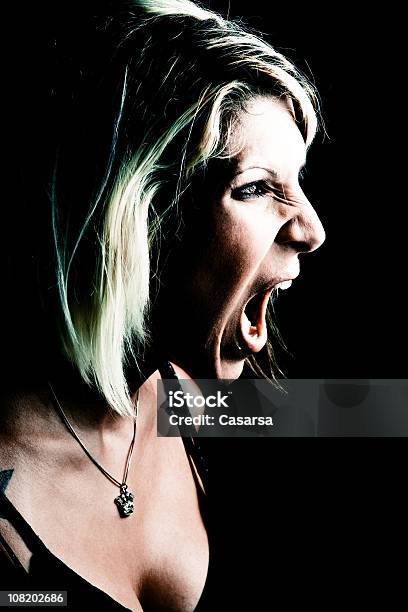 Wut Stockfoto und mehr Bilder von Eine Frau allein - Eine Frau allein, Rufen - Sprache, Schreien