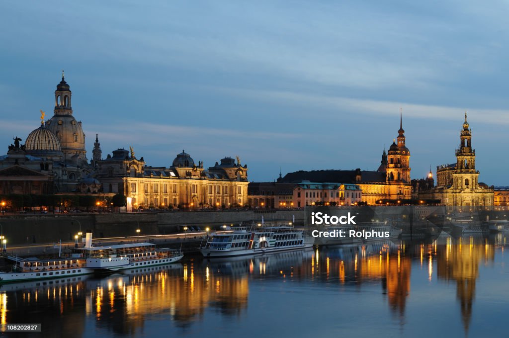 Dresden la terrasse de Brühl Promenade en soirée - Photo de Architecture libre de droits