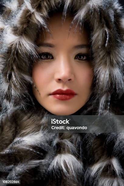 Retrato De Mujer Joven Belleza Asiática En Esquimal Piel Espacio De Copia Foto de stock y más banco de imágenes de 20 a 29 años