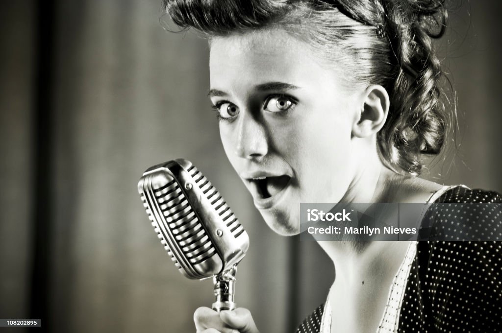 retro-singer - Lizenzfrei Schwarzweiß-Bild Stock-Foto