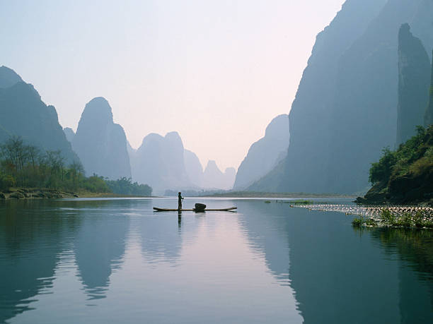 rivière li, chine - yangshou photos et images de collection