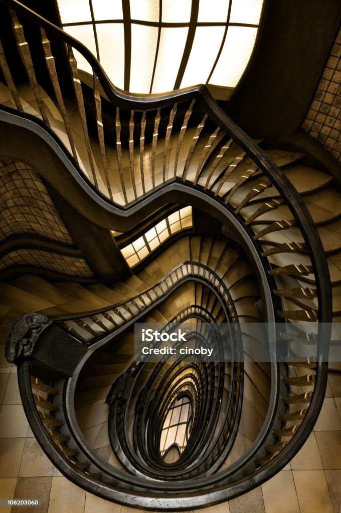 Винтовая лестница с давала - Стоковые фото Сальвадор Дали роялти-фри