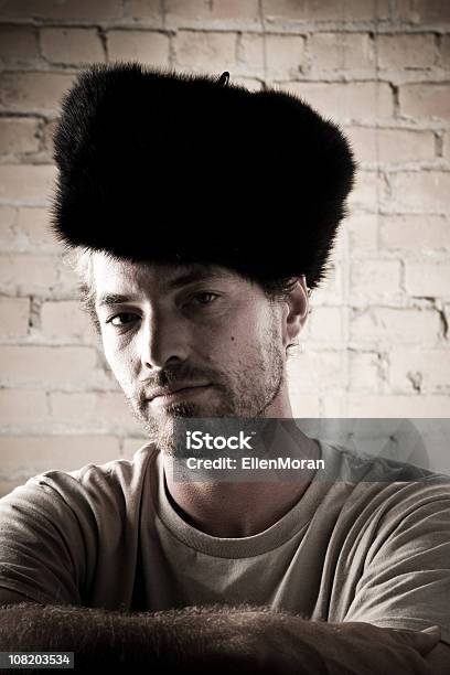 Mann Mit Fellmütze Stockfoto und mehr Bilder von Pelzmütze - Pelzmütze, Russische Kultur, Betrachtung