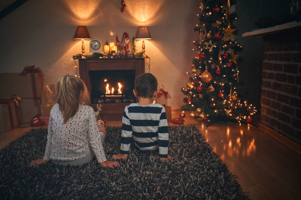istock Telling Stories in Cosy Christmas Atmosphere 1082036284
