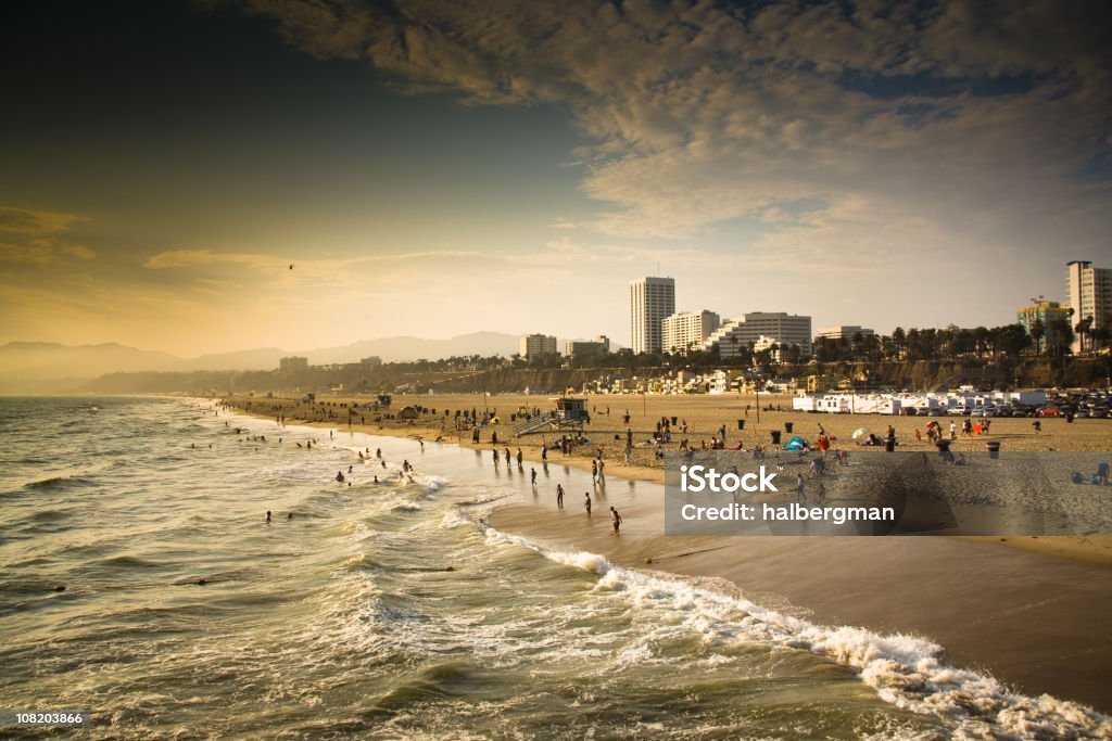 Люди на пляже - Стоковые фото Пляж роялти-фри