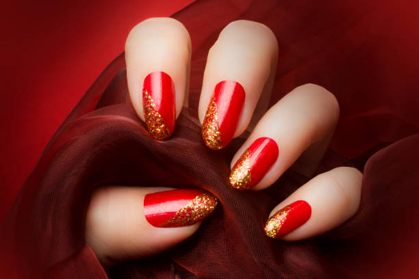 美しい赤い爪 - 人工付け爪 ストックフォトと画像