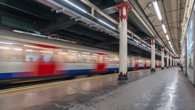 Time-lapse: Pedestrian Commuter Crowd at Subway tube platform in London England UK