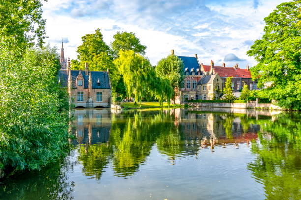 jezioro miłości w lecie, brugia, belgia - bruges belgium history scenics zdjęcia i obrazy z banku zdjęć