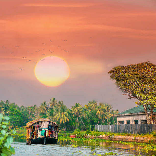 istock Alleppey Houseboat (Allapuzzah) 1082165806