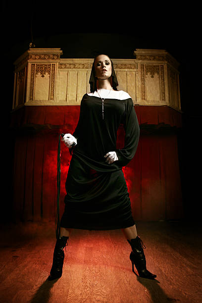 доминатрикс монахиня - nun dominatrix whip domination стоковые фото и изображения