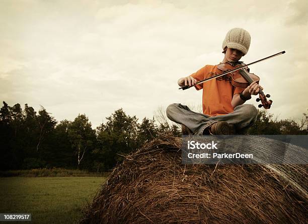 Haybale Série De Bocacavaterra - Fotografias de stock e mais imagens de Anoitecer - Anoitecer, Ao Ar Livre, Aprender