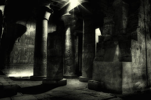 túmulo de múmias egípcias, kom ombo (egito - pharaonic tomb - fotografias e filmes do acervo