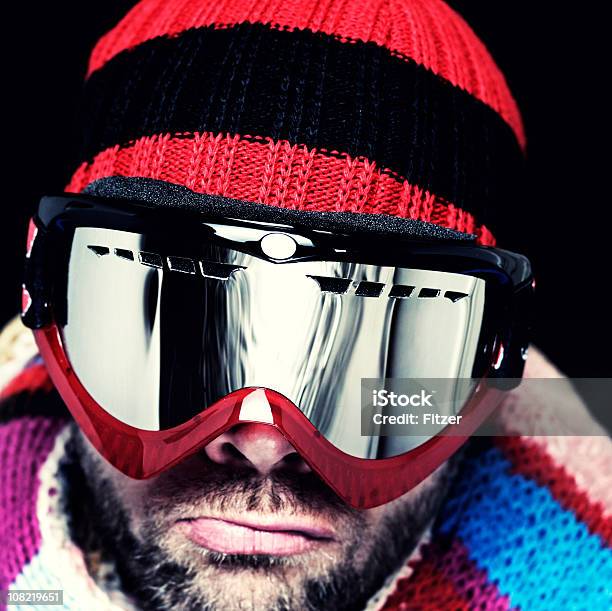 Photo libre de droit de Homme Avec Chapeau Et Des Lunettes De Ski banque d'images et plus d'images libres de droit de Prise de vue en studio - Prise de vue en studio, 30-34 ans, Adulte