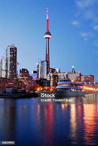 Toronto W Nocy - zdjęcia stockowe i więcej obrazów Toronto - Toronto, Jezioro Ontario, Noc