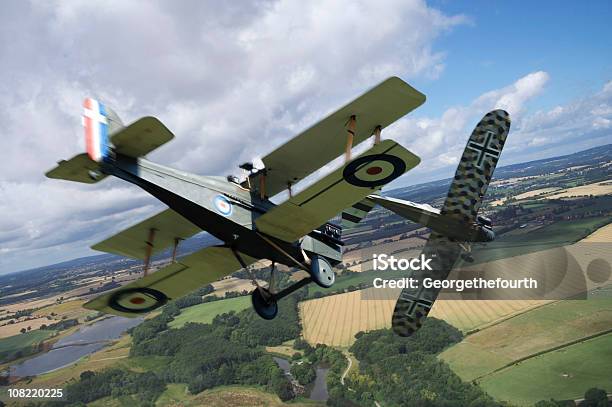 Aviões De Combate Em Guerra Mundial 1 - Fotografias de stock e mais imagens de Primeira Guerra Mundial - Primeira Guerra Mundial, Avião Biplano, Combate Aéreo