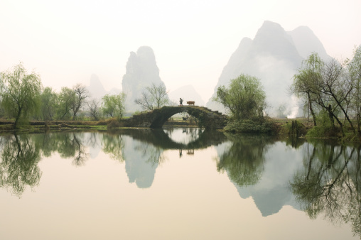 Stone arch bridge on the lake， Longshui Lake Wetland Park, Chongqing, China