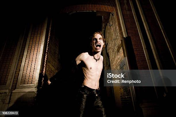 Photo libre de droit de Vampire banque d'images et plus d'images libres de droit de Personnes masculines - Personnes masculines, Vampire, Adulte