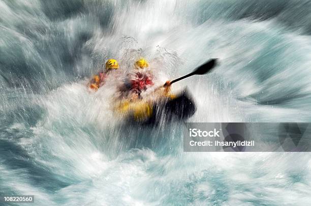 Rafting Em Águas Bravas - Fotografias de stock e mais imagens de Jangada no Rio - Jangada no Rio, Desporto, Movimento Desfocado