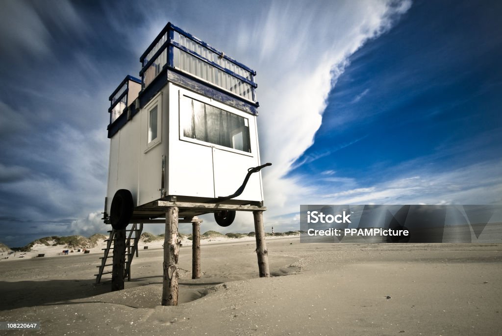 Bagnino Guarda Point Tower sulla spiaggia - Foto stock royalty-free di Ambientazione esterna