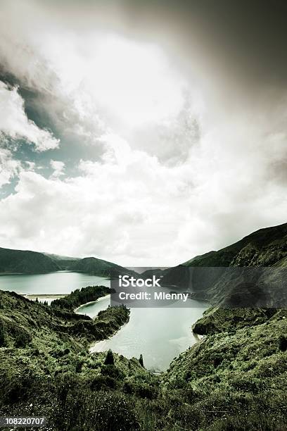 Lago Vulcânica Ilhas De San Miguel Açores - Fotografias de stock e mais imagens de Ao Ar Livre - Ao Ar Livre, Arquipélago dos Açores, Beleza natural