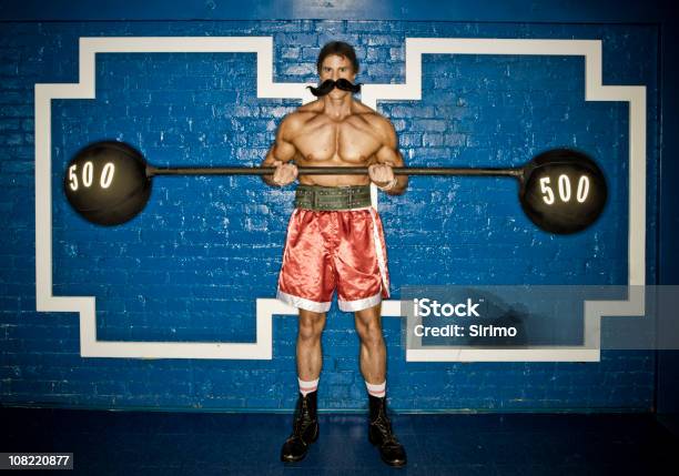 Strongman Поднимая Гантель — стоковые фотографии и другие картинки Веса - Веса, Поднимать, Анаэробное упражнение