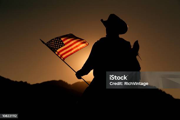 Американский Cowboy — стоковые фотографии и другие картинки Ковбой - Ковбой, Лошадь, Звёздно-полосатый флаг