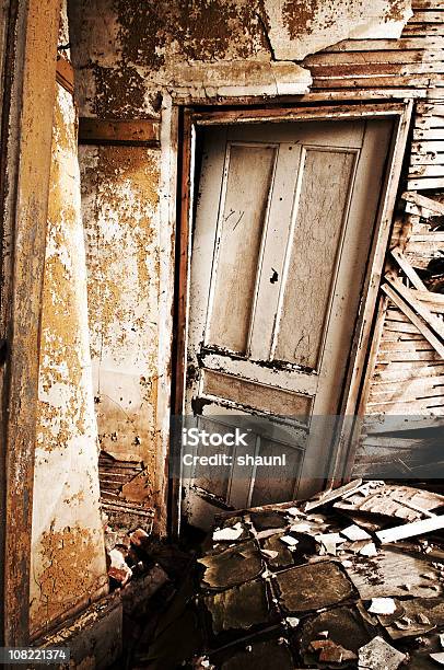 Interior Torcida Foto de stock y más banco de imágenes de Abandonado - Abandonado, Color - Tipo de imagen, Dañado