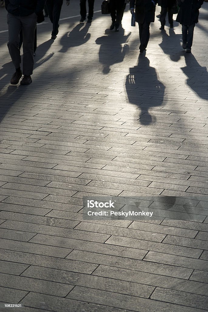 Schatten Business-Menschen gehen auf Bürgersteig - Lizenzfrei Pendler Stock-Foto