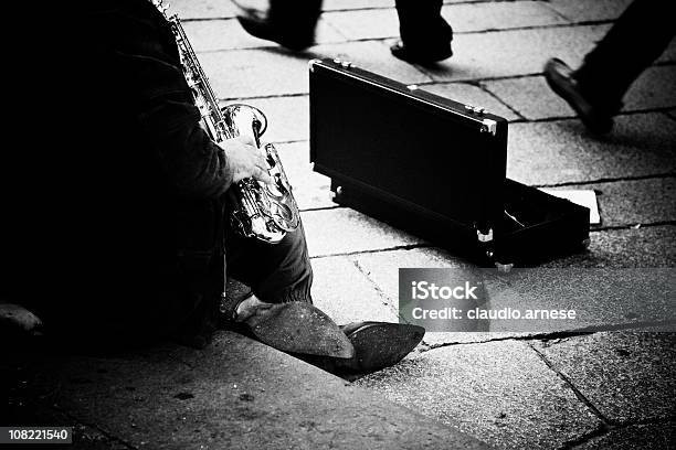 거리 음악가 게임하기 색소폰 흑백 거리 공연자에 대한 스톡 사진 및 기타 이미지 - 거리 공연자, 거리 음악가, 공연