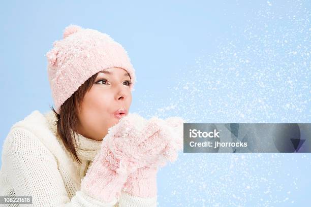 Winter Frau Stockfoto und mehr Bilder von Frauen - Frauen, Schnee, Studioaufnahme