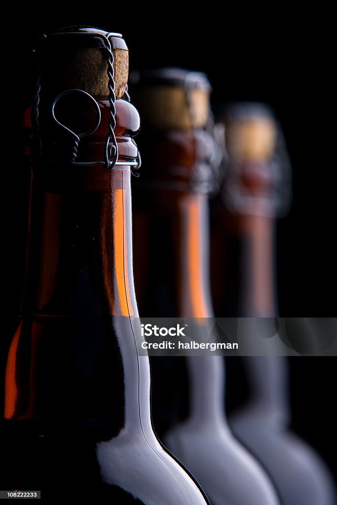 Gros plan de bouteilles de bière corked - Photo de Bouchon en liège libre de droits