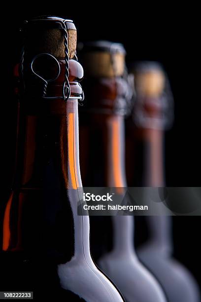 クローズアップ Corked ボトルのビール - コルク栓のストックフォトや画像を多数ご用意 - コルク栓, ビール瓶, アウトフォーカス