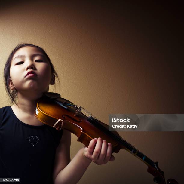 Moody Violinista - Fotografie stock e altre immagini di 4-5 anni - 4-5 anni, Ritratto, Scuro