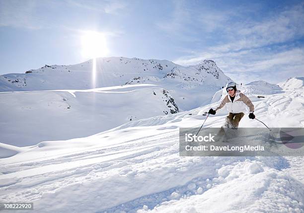 Skifahrer Im Pulverschnee Stockfoto und mehr Bilder von Alpen - Alpen, Lernender, Österreich