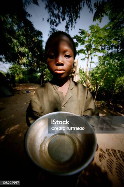 Esta Es Mi Agua Foto de stock y más banco de imágenes de Niño - Niño, Tristeza, África