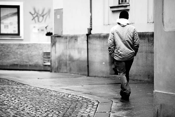 Rear view of male runner outdoors at nighthttp://www.twodozendesign.info/i/1.png