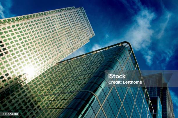 Centro De Negócios Comércio - Fotografias de stock e mais imagens de Canary Wharf - Canary Wharf, Alto - Descrição Física, Ao Ar Livre