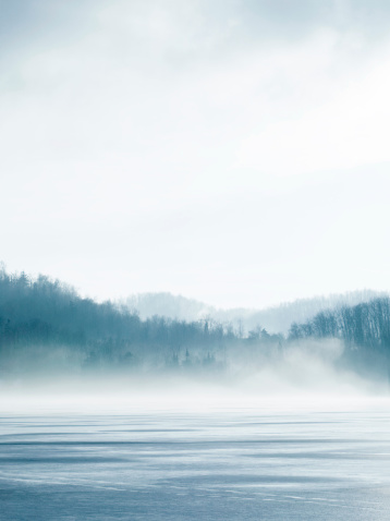 Lago en invierno photo