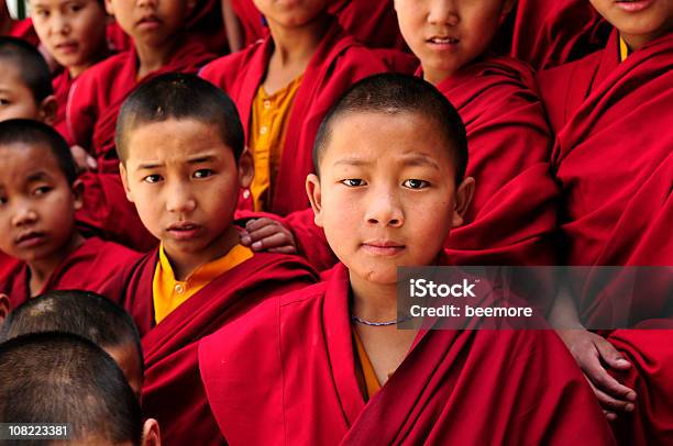 Gruppo Di Bambini Di Monaci Buddisti Del Tibet - Fotografie stock e altre immagini di Tibet - Tibet, Bambino, Figli