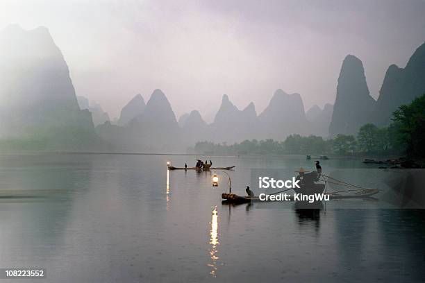 Giorno Di Pioggia - Fotografie stock e altre immagini di Ambientazione esterna - Ambientazione esterna, Asia, Bambù - Materiale