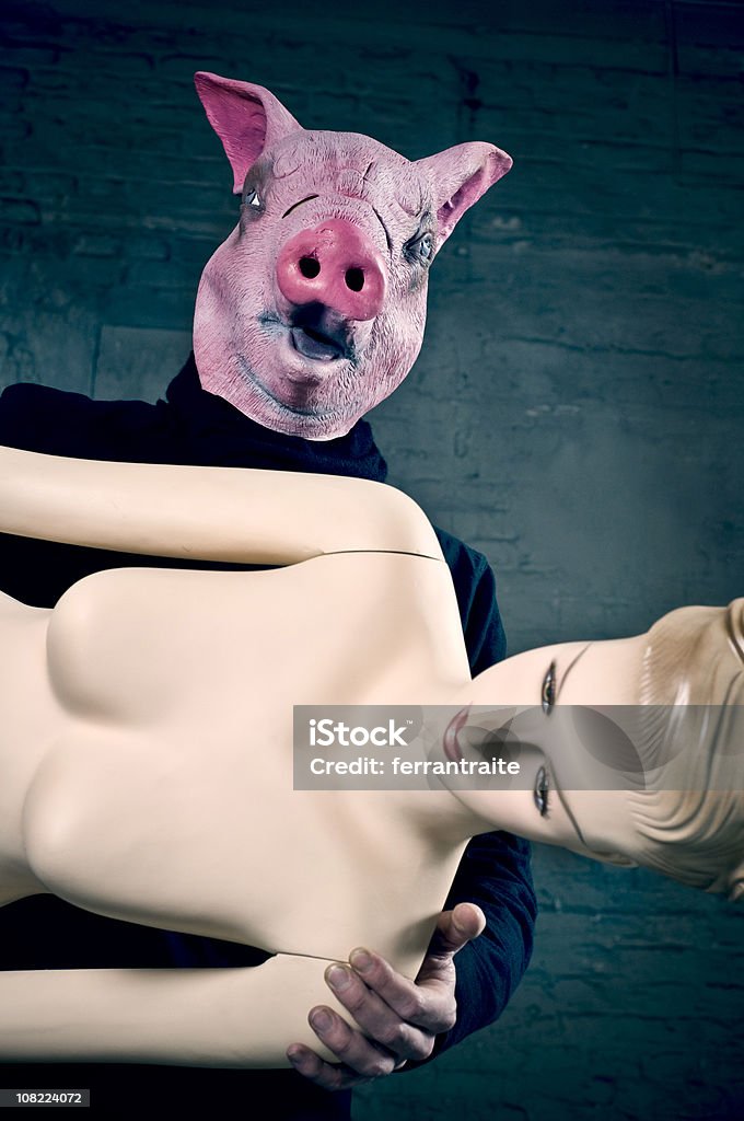 Man Wearing máscara de cerdo y transporte s Mannequin - Foto de stock de Maniquí libre de derechos