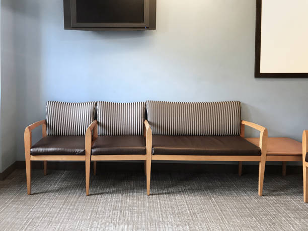 cabinet médical - waiting room doctors office empty nobody photos et images de collection