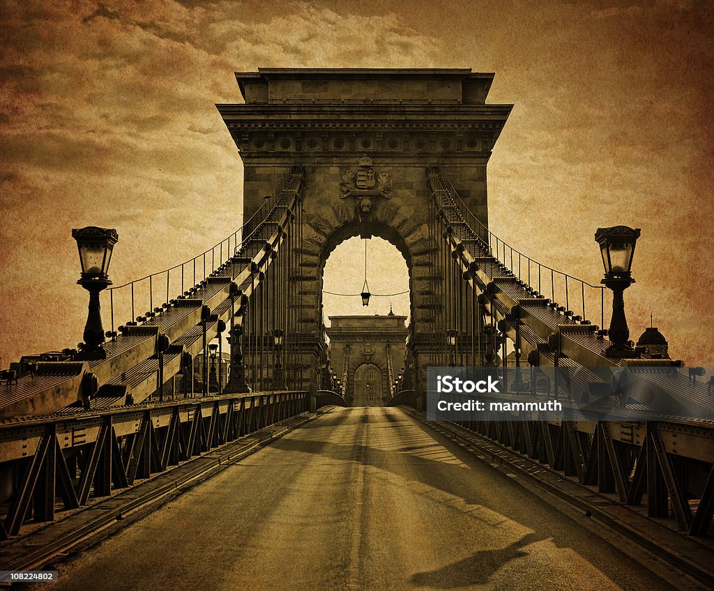 vintage puente de cadena - Foto de stock de Puente de cadenas - Puente colgante libre de derechos