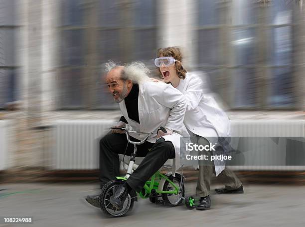 Foto de Crazy Cientistas Brincando Com Bicicletas Para Crianças e mais fotos de stock de Esquisito