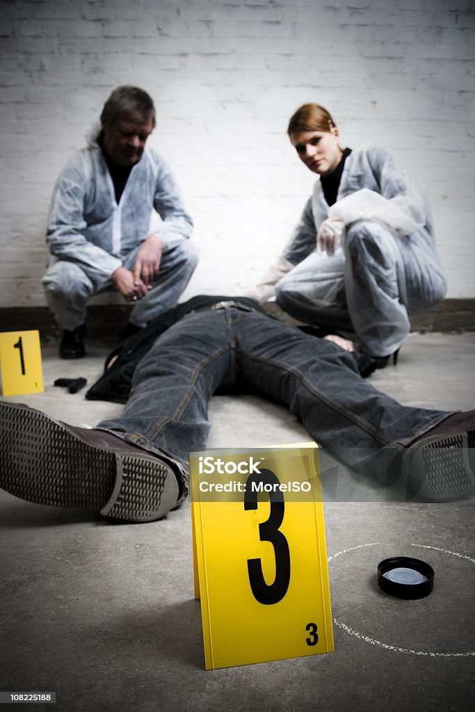 Investigação criminal com Dead Body - Foto de stock de Cadáver royalty-free